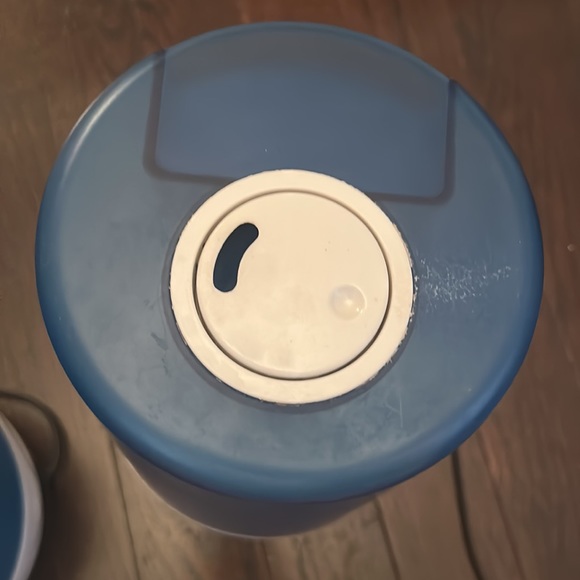 2 Blue Humidifiers - Picture 9 of 11